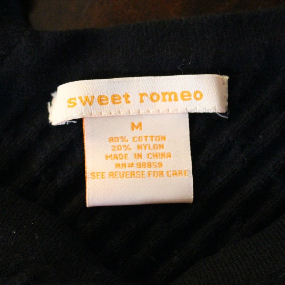Sweet Romeo, v neck line in the front and back - Picture 7 of 8
